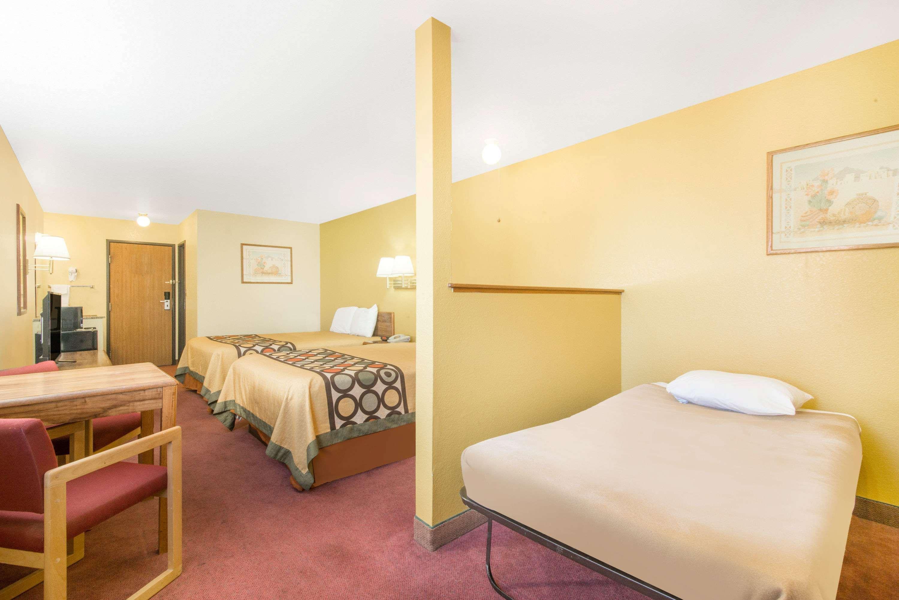 Super 8 By Wyndham Moriarty Motel Exterior photo
