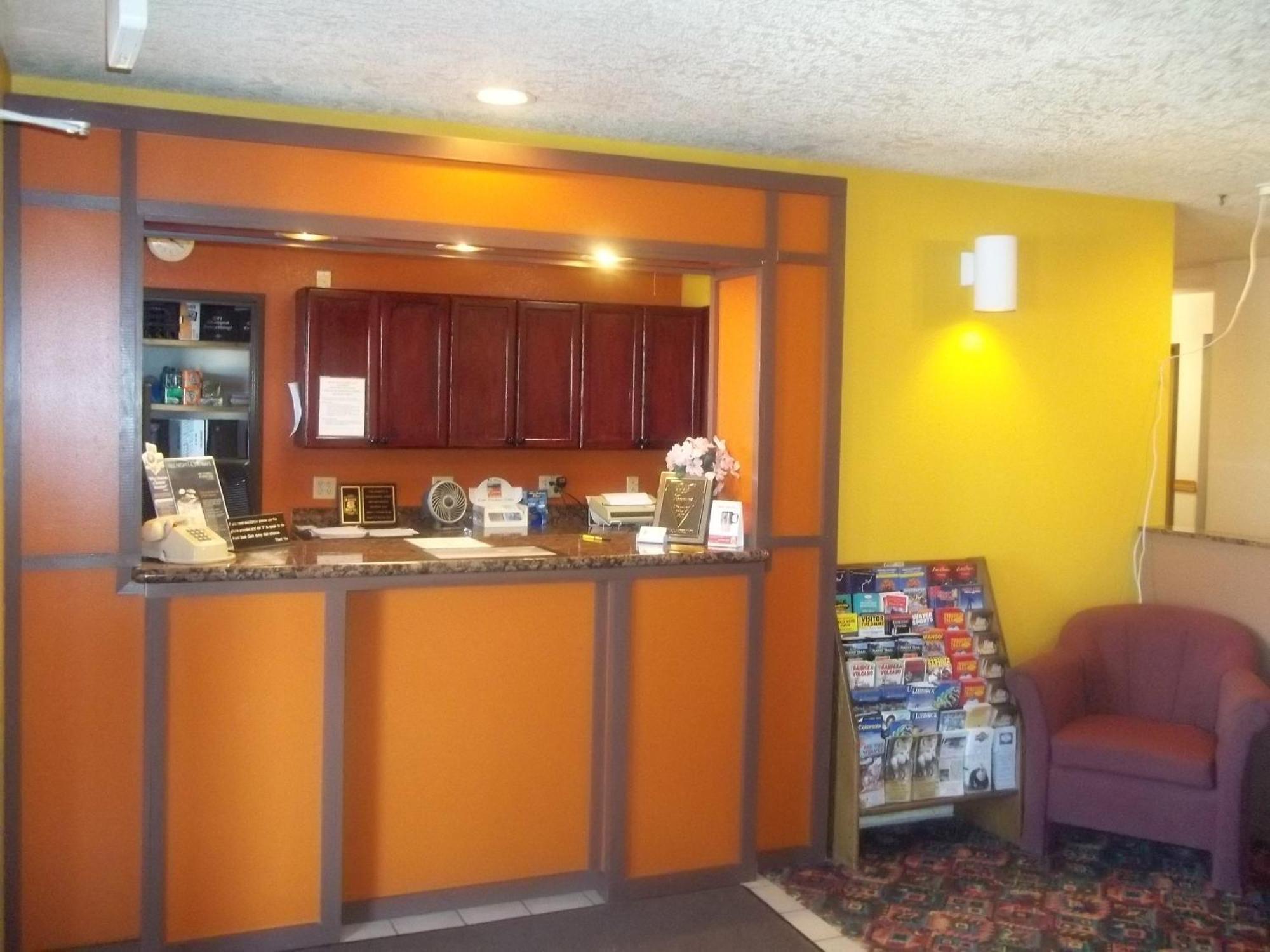 Super 8 By Wyndham Moriarty Motel Exterior photo