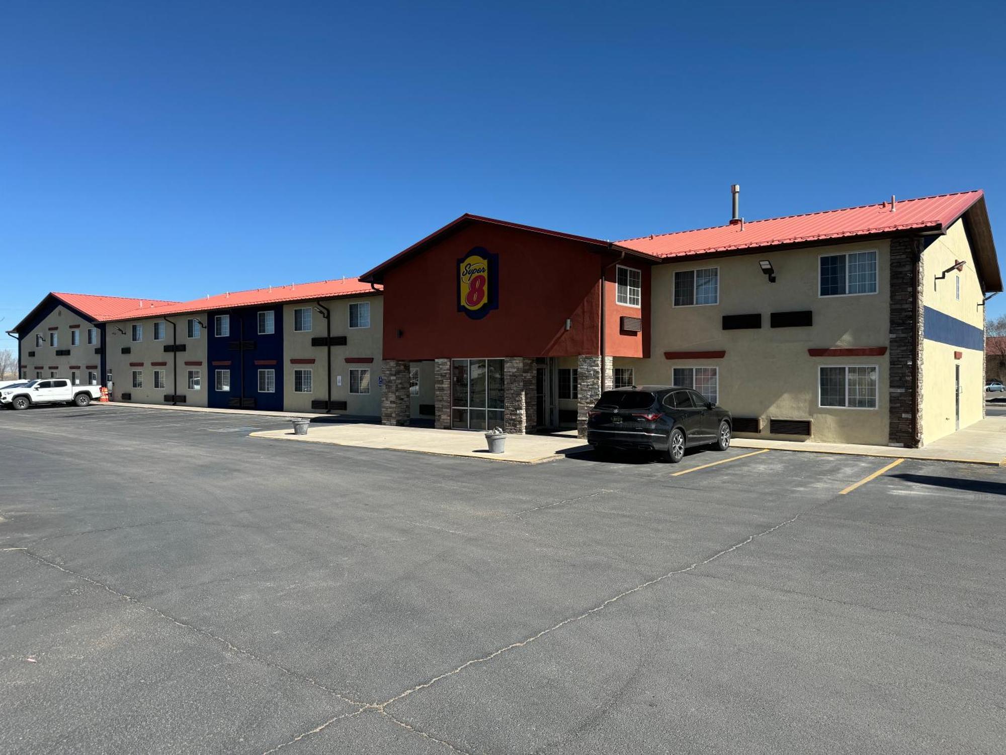 Super 8 By Wyndham Moriarty Motel Exterior photo